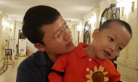 Hé lộ cuộc sống nhóc tỳ nhà thiếu úy từ chối điều trị ung thư để giữ con